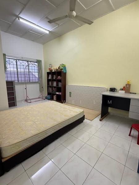2-storey Terraced House for Sale in Taman Sri Kluang (Kluang) - Chin Wei Lim - Bedroom - PropertyGuru.com.my