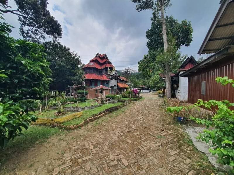 Hotel / Resort for Sale in Kampung Jenderam Hulu (Dengkil) - Mohd Aizat Saiful Bahri - PropertyGuru.com.my