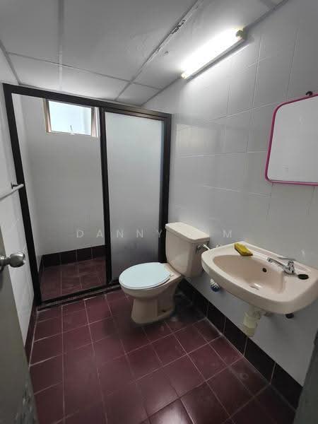 Pangsapuri untuk Dijual di Halaman Kristal - Danny Lim - Bathroom - PropertyGuru.com.my