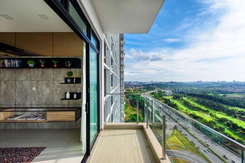 Kediaman Servis untuk Dijual di Conezion Residences - Azizul Kamarul Zaman - Balcony - PropertyGuru.com.my