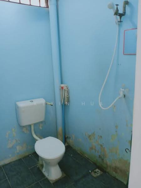 Flat for Sale at Taman Daya - Jalan Nibong 28 - Kexin Hua - Bathroom - PropertyGuru.com.my