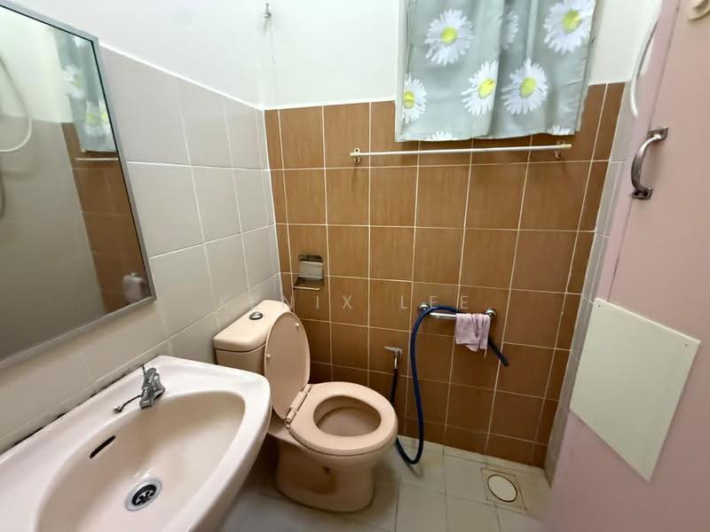 Rumah Teres untuk Disewa di Usj 12 (Subang Jaya) - Kenix Lee - Bathroom - PropertyGuru.com.my