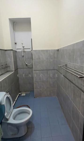 Rumah Teres untuk Disewa di Usj 12 (Subang Jaya) - Kenix Lee - Bathroom - PropertyGuru.com.my