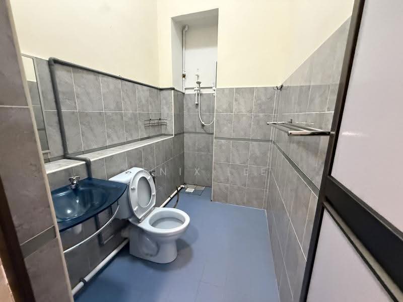 Rumah Teres untuk Disewa di Usj 12 (Subang Jaya) - Kenix Lee - Bathroom - PropertyGuru.com.my