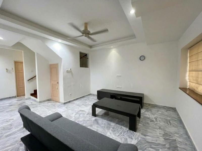 Rumah Teres untuk Disewa di Usj 12 (Subang Jaya) - Kenix Lee - Living Room - PropertyGuru.com.my