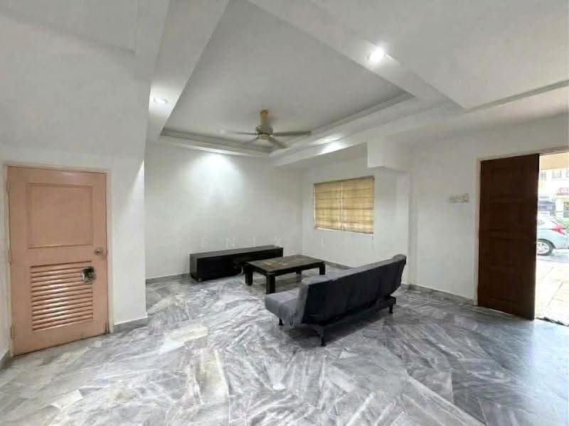 Rumah Teres untuk Disewa di Usj 12 (Subang Jaya) - Kenix Lee - Living Room - PropertyGuru.com.my