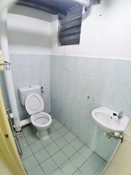 Rumah Flat untuk Disewa di Desa Putra - Fern Wong - Bathroom - PropertyGuru.com.my