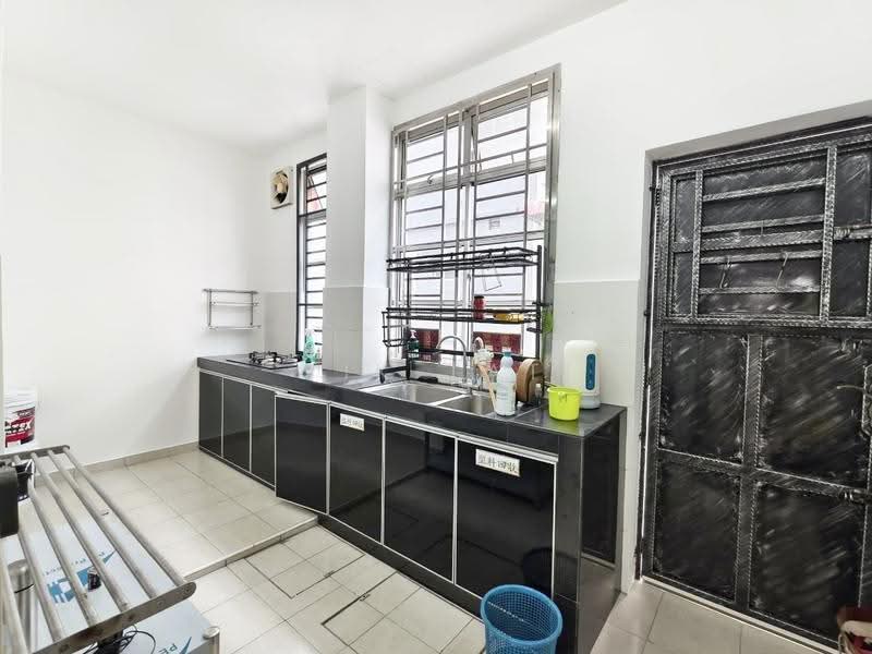 2-storey Terraced House for Sale in Nusa Sentral (Iskandar Puteri (Nusajaya)) - Yik Tat - Kitchen - PropertyGuru.com.my