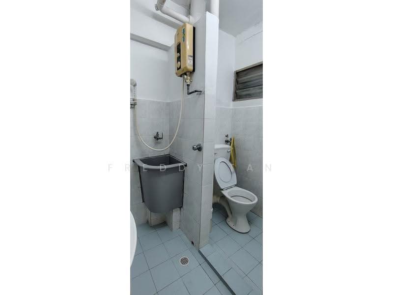 Rumah Flat untuk Dijual di Green Garden - Freddy Tan - Bathroom - PropertyGuru.com.my