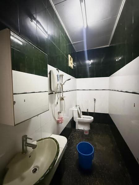 2-storey Terraced House for Sale in Bandar Seri Alam (Masai) - Yun Feng - Bathroom - PropertyGuru.com.my