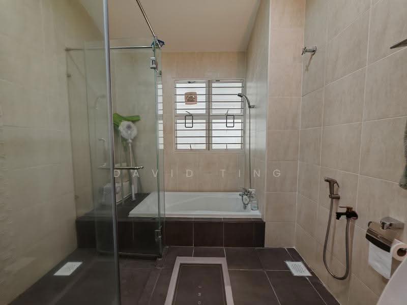 Rumah Berkembar untuk Dijual di Happy Garden (Kuchai Lama) - David Ting - Bathroom - PropertyGuru.com.my