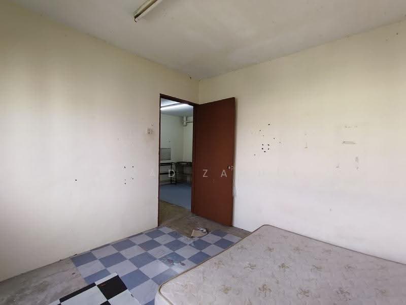 Flat for Sale at Flat PKNS Section 7 - Azzad Zarull - Bedroom - PropertyGuru.com.my