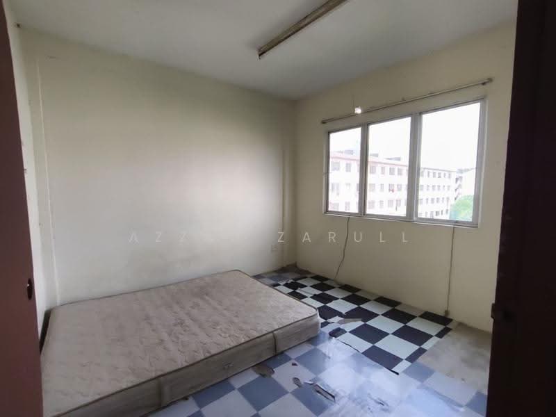 Flat for Sale at Flat PKNS Section 7 - Azzad Zarull - Bedroom - PropertyGuru.com.my