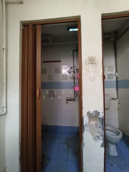 Flat for Sale at Flat PKNS Section 7 - Azzad Zarull - Bathroom - PropertyGuru.com.my