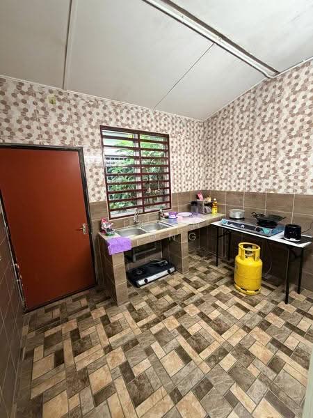 2-storey Terraced House for Rent in Pekan Razaki (Ipoh) - Kelvin Chong - Kitchen - PropertyGuru.com.my