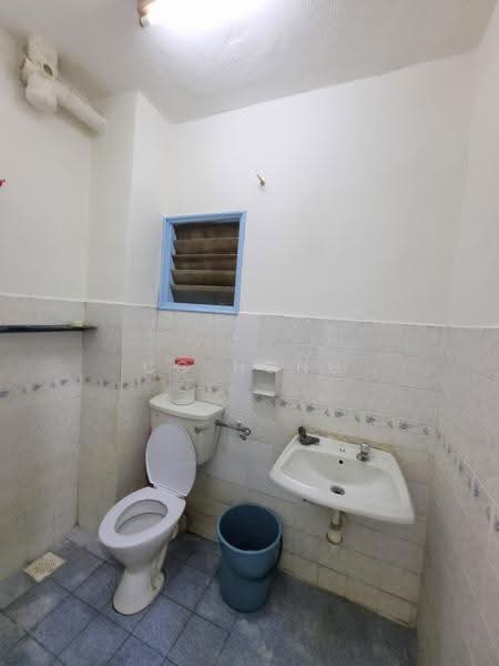 Pangsapuri untuk Disewa di Pandan Heights Condominium - CC Hong - Bathroom - PropertyGuru.com.my