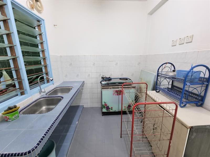Pangsapuri untuk Disewa di Pandan Heights Condominium - CC Hong - Kitchen - PropertyGuru.com.my