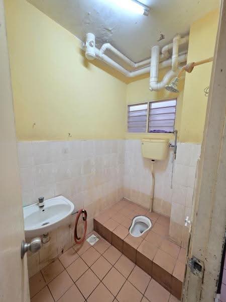 Apartment for Sale at Rose Apartment - SITI KHAIRIYAH JAAFAR - Bathroom - PropertyGuru.com.my