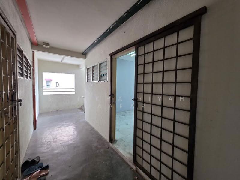 Apartment for Sale at Rose Apartment - SITI KHAIRIYAH JAAFAR - Corridor - PropertyGuru.com.my