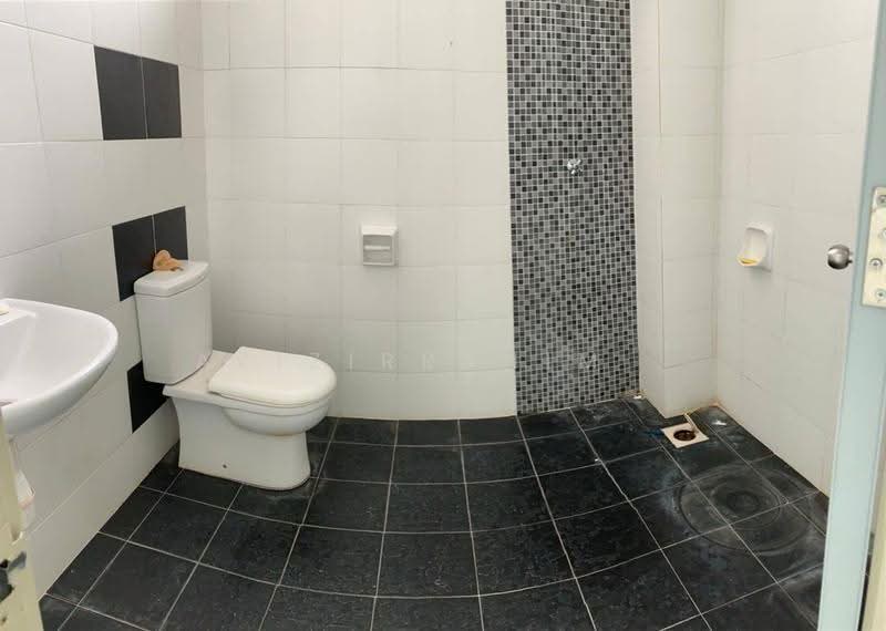 Rumah Teres 2-Tingkat untuk Disewa di Hulu Semenyih (Selangor) - Azizirrahim . - Bathroom - PropertyGuru.com.my