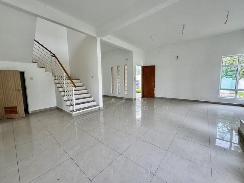 Semi-Detached House for Sale in Seksyen U10 (Shah Alam) - Syafiq Sharifudin - Living Room - PropertyGuru.com.my