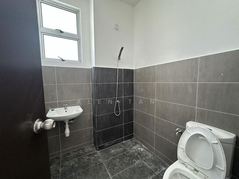 2-storey Terraced House for Rent in Johor Bahru (Johor) - Alen Tan - Bathroom - PropertyGuru.com.my