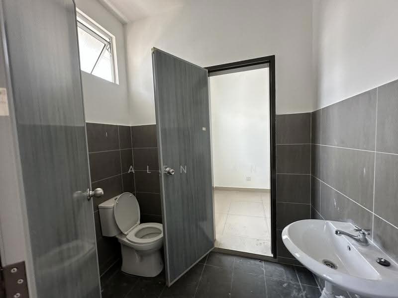 2-storey Terraced House for Rent in Johor Bahru (Johor) - Alen Tan - Bathroom - PropertyGuru.com.my