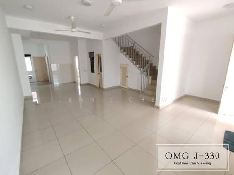 2.5-storey Terraced House for Sale in Setia Utama (Setia Alam) - Jennie Chew - Living Room - PropertyGuru.com.my
