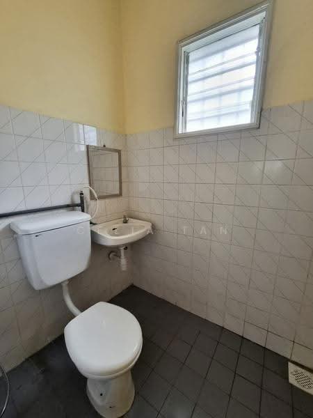 2-storey Terraced House for Sale in Usj 6 (Subang Jaya) - Celia Tan - Bathroom - PropertyGuru.com.my