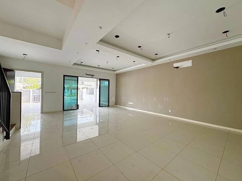 Rumah Teres 2-Tingkat untuk Dijual di Sungai Buloh (Selangor) - NORFADILAH ZAINUDDIN - Living Room - PropertyGuru.com.my