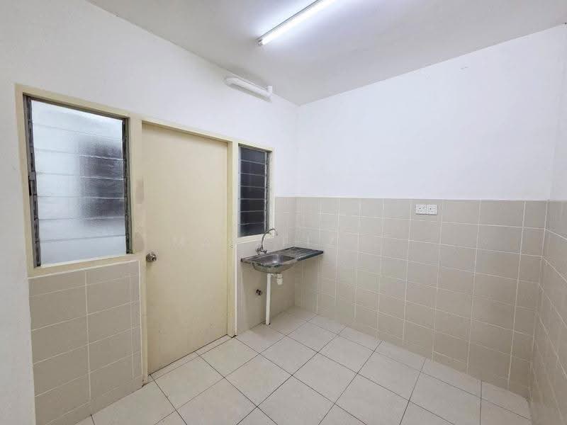 Apartment for Sale at De Bayu - Mahafiz . - Kitchen - PropertyGuru.com.my