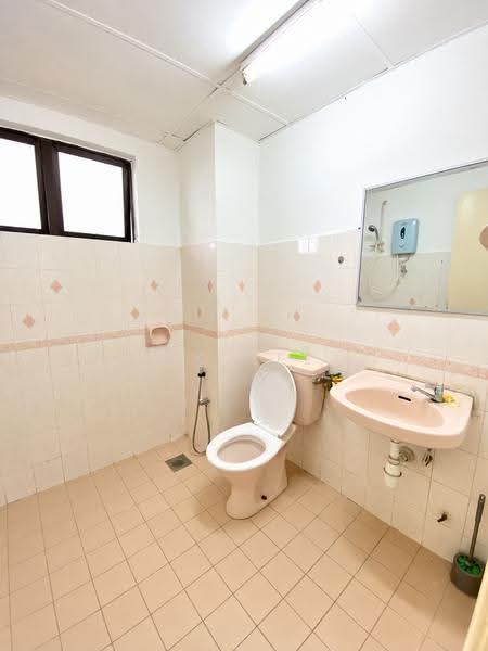 Condominium for Rent at Vista Komanwel A - CK Yee - Bathroom - PropertyGuru.com.my