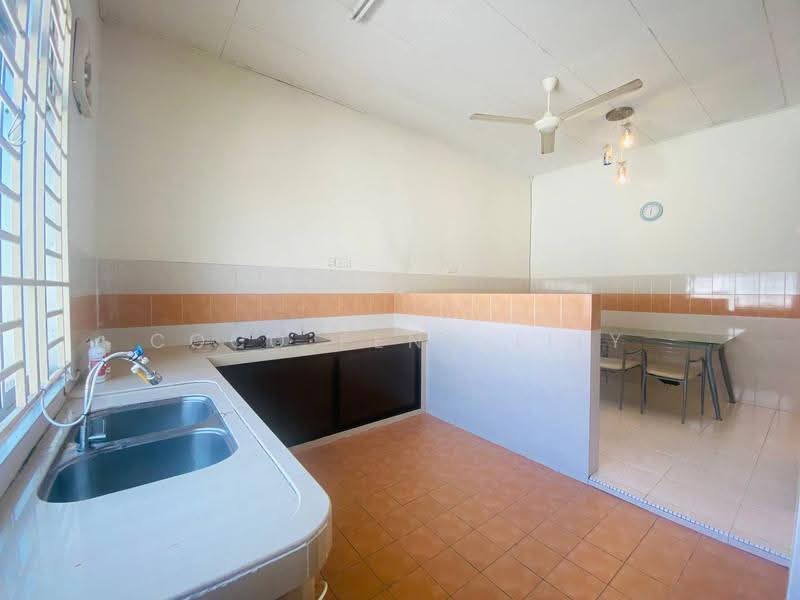 1-storey Terraced House for Sale in Taman Bestari Indah (Ulu Tiram) - Coco Feng Lily - Kitchen - PropertyGuru.com.my