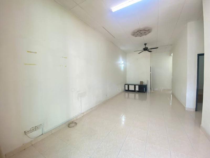 1-storey Terraced House for Sale in Taman Bestari Indah (Ulu Tiram) - Coco Feng Lily - Living Room - PropertyGuru.com.my