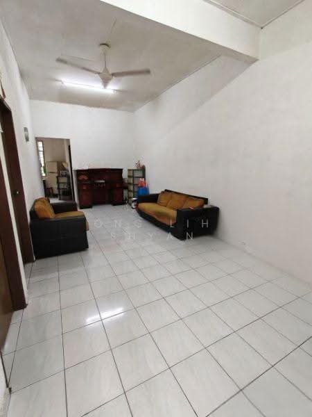1-storey Terraced House for Sale in Taman Saujana (Pontian) - Ong Lih Shyan - Living Room - PropertyGuru.com.my