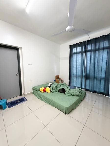 Kediaman Servis untuk Dijual di D'Ambience Residences (Pangsapuri Ikatan Flora) - Alen Tan - Bedroom - PropertyGuru.com.my