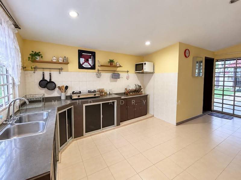 2.5-storey Terraced House for Sale in Seksyen 7 (Shah Alam) - Mohd Adryzam - Kitchen - PropertyGuru.com.my