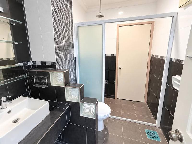 2.5-storey Terraced House for Sale in Seksyen 7 (Shah Alam) - Mohd Adryzam - Bathroom - PropertyGuru.com.my