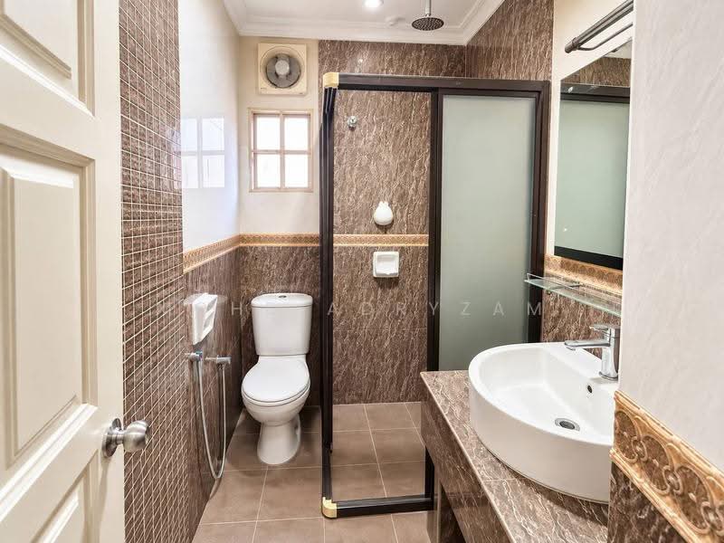 2.5-storey Terraced House for Sale in Seksyen 7 (Shah Alam) - Mohd Adryzam - Bathroom - PropertyGuru.com.my