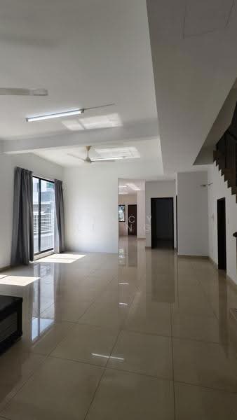 Rumah Teres 3-Tingkat untuk Dijual di Kinrara Residence (Puchong) - Tracy Leong - Living Room - PropertyGuru.com.my