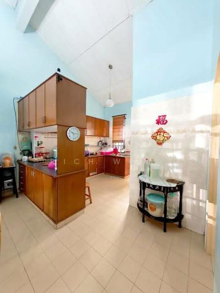 1.5-storey Terraced House for Sale in Taman Bukit Jaya (Ulu Tiram) - Rich Wong - Kitchen - PropertyGuru.com.my