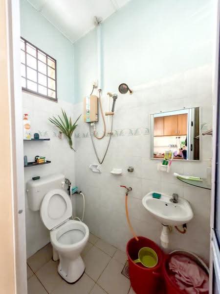 1.5-storey Terraced House for Sale in Taman Bukit Jaya (Ulu Tiram) - Rich Wong - Bathroom - PropertyGuru.com.my