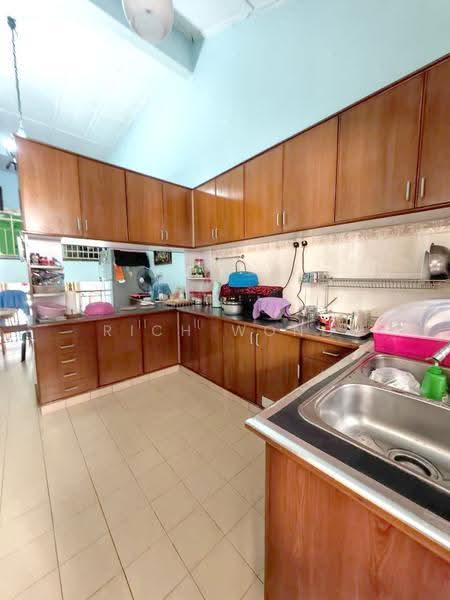 1.5-storey Terraced House for Sale in Taman Bukit Jaya (Ulu Tiram) - Rich Wong - Kitchen - PropertyGuru.com.my