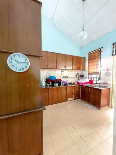 1.5-storey Terraced House for Sale in Taman Bukit Jaya (Ulu Tiram) - Rich Wong - Kitchen - PropertyGuru.com.my