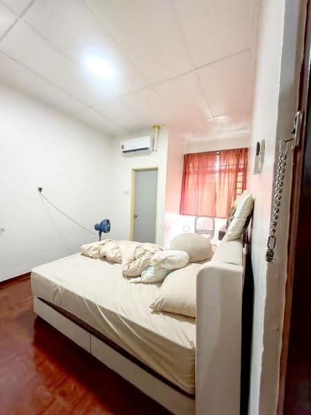 1.5-storey Terraced House for Sale in Taman Bukit Jaya (Ulu Tiram) - Rich Wong - Bedroom - PropertyGuru.com.my