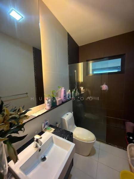 Bungalow House for Rent in Tiara Kemensah (Ulu Kelang) - Hugo Gooi - Bathroom - PropertyGuru.com.my