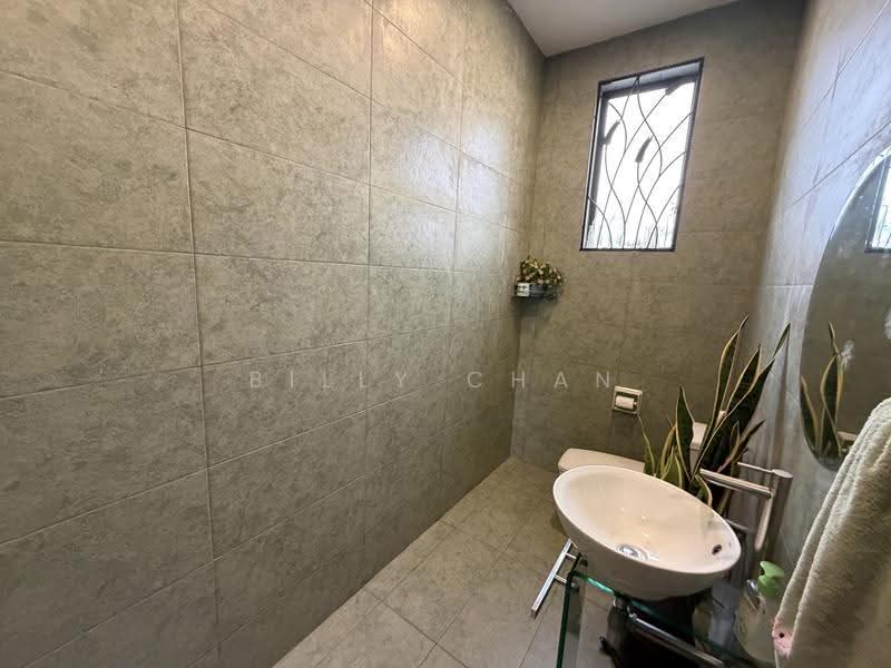 Rumah Banglo untuk Dijual di Taman Gembira (Jalan Klang Lama (Old Klang Road)) - Billy Chan - Bathroom - PropertyGuru.com.my