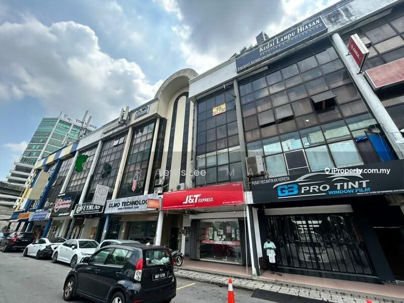 Kedai / Pejabat untuk Disewa di Taman Sri Serdang (Seri Kembangan) - Tracy Mak - Exterior - PropertyGuru.com.my