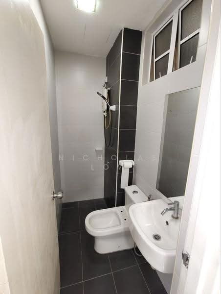 Pangsapuri untuk Disewa di Nusa Heights (Nusa Puncak) - Nicholas Low - Bathroom - PropertyGuru.com.my