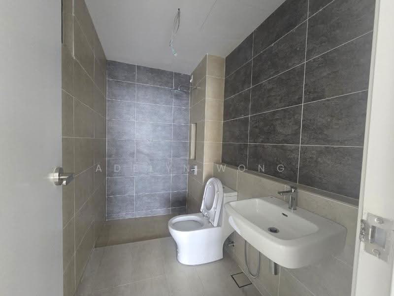 Kediaman Servis untuk Dijual di Setia City Residences - Adelyn Wong - Bathroom - PropertyGuru.com.my